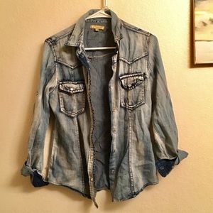 Chambray button down 🍂🍁